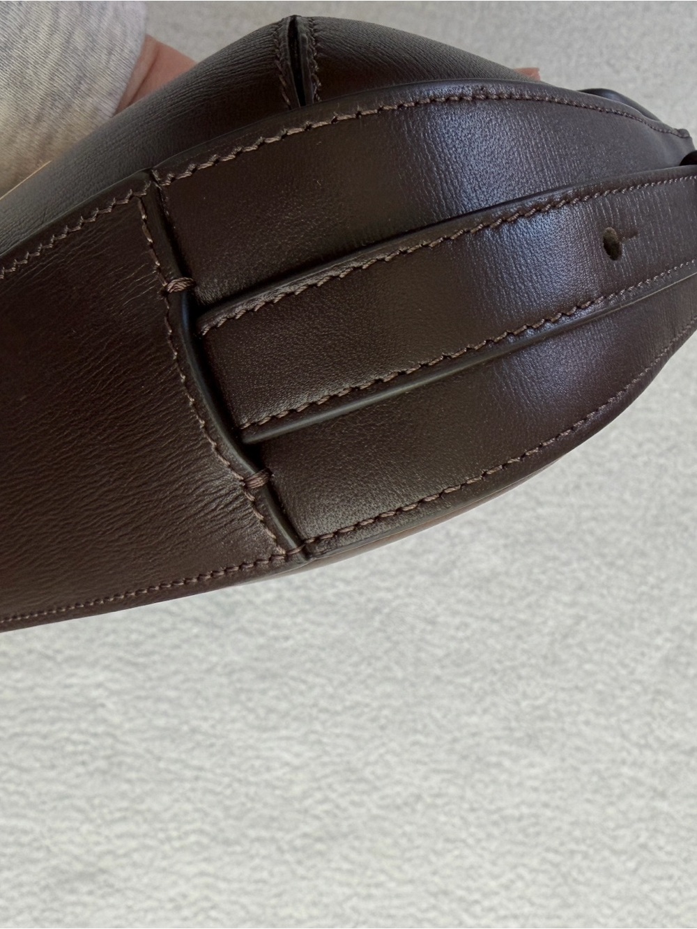 LÉO et VIOLETTE Dark Brown Leather Crossbody Bag with Gold Accent - Picture 2 of 9